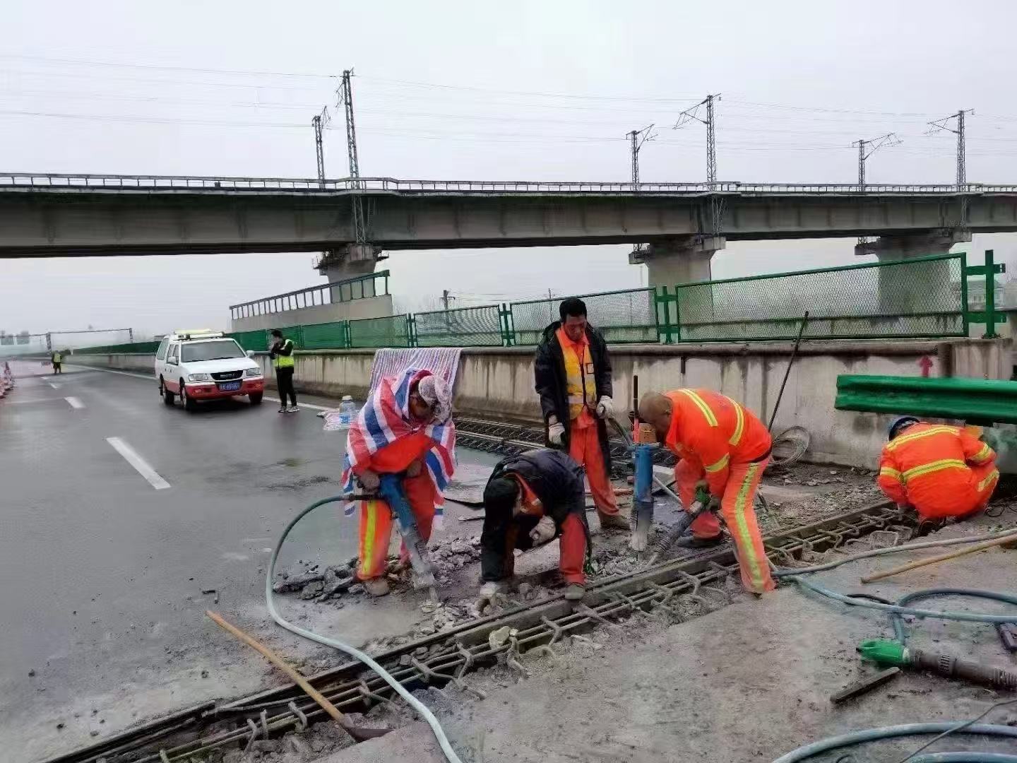 万年桥梁伸缩缝抢修料